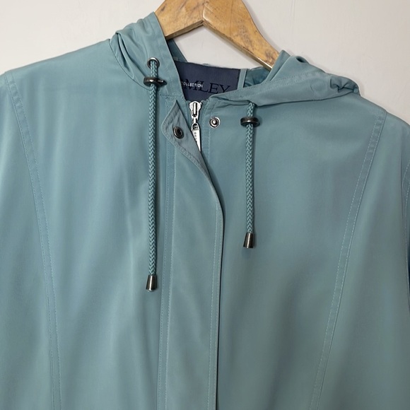 Bromley Collection || Petite Small Hooded Jacket - Picture 4 of 11